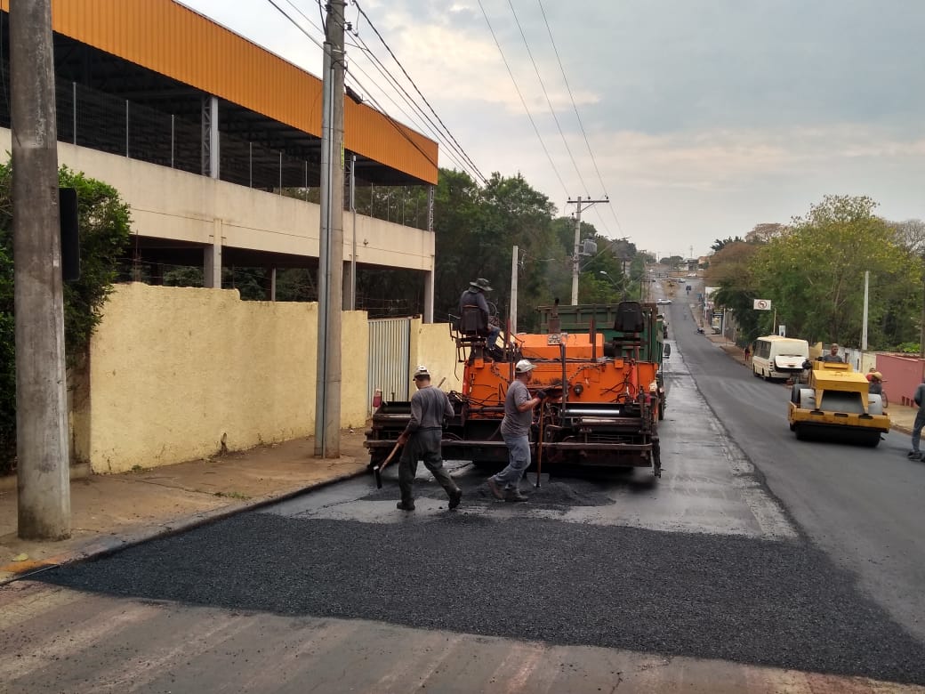 Administração dá início a obras recapeamento na Avenida Geraldo Marinheiro.