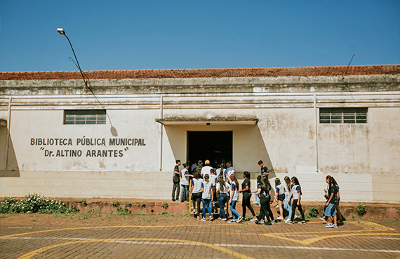 Biblioteca Municipal de Batatais completa 75 anos oferecendo aprendizado, cultura e lazer espaço passará por reforma