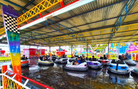 Crianças e adolescentes participam de manhã de diversão no Parque Big Big