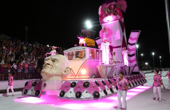 Carnaval 2025: Veja as fotos do desfile da Castelo